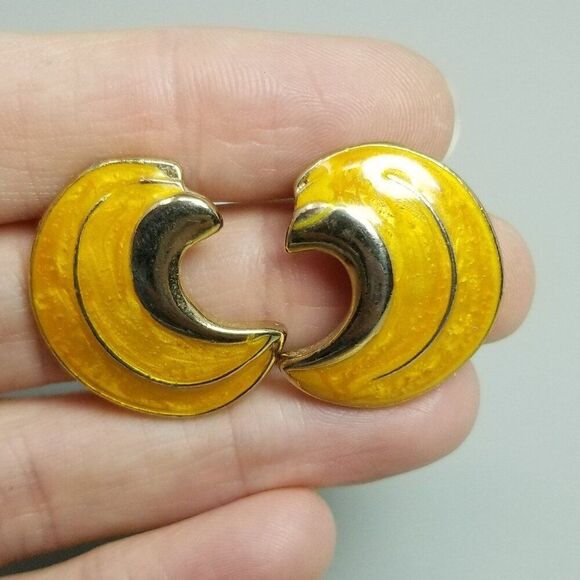 Vintage Yellow Enamel Crescent Shape Stud Earrings, 80s 90s Retro Style - Picture 1 of 6